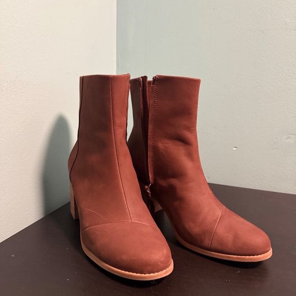 Women’s size 12 Tom’s Evelyn boot - Picture 2 of 3